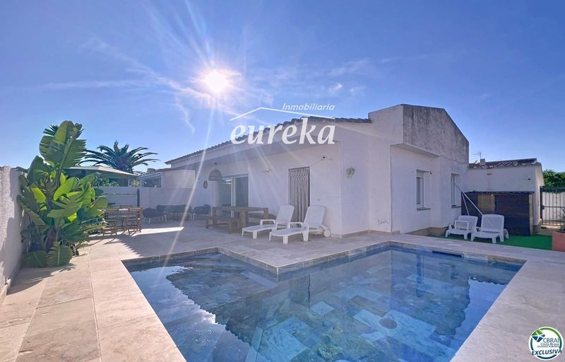 Chalet Independiente en venta Empuriabrava, Girona. Ref: 2542. Agencia Eureka