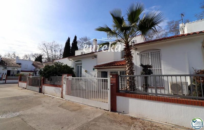 Chalet Independiente en venta Empuriabrava, Girona. Ref: 2543. Agencia Eureka