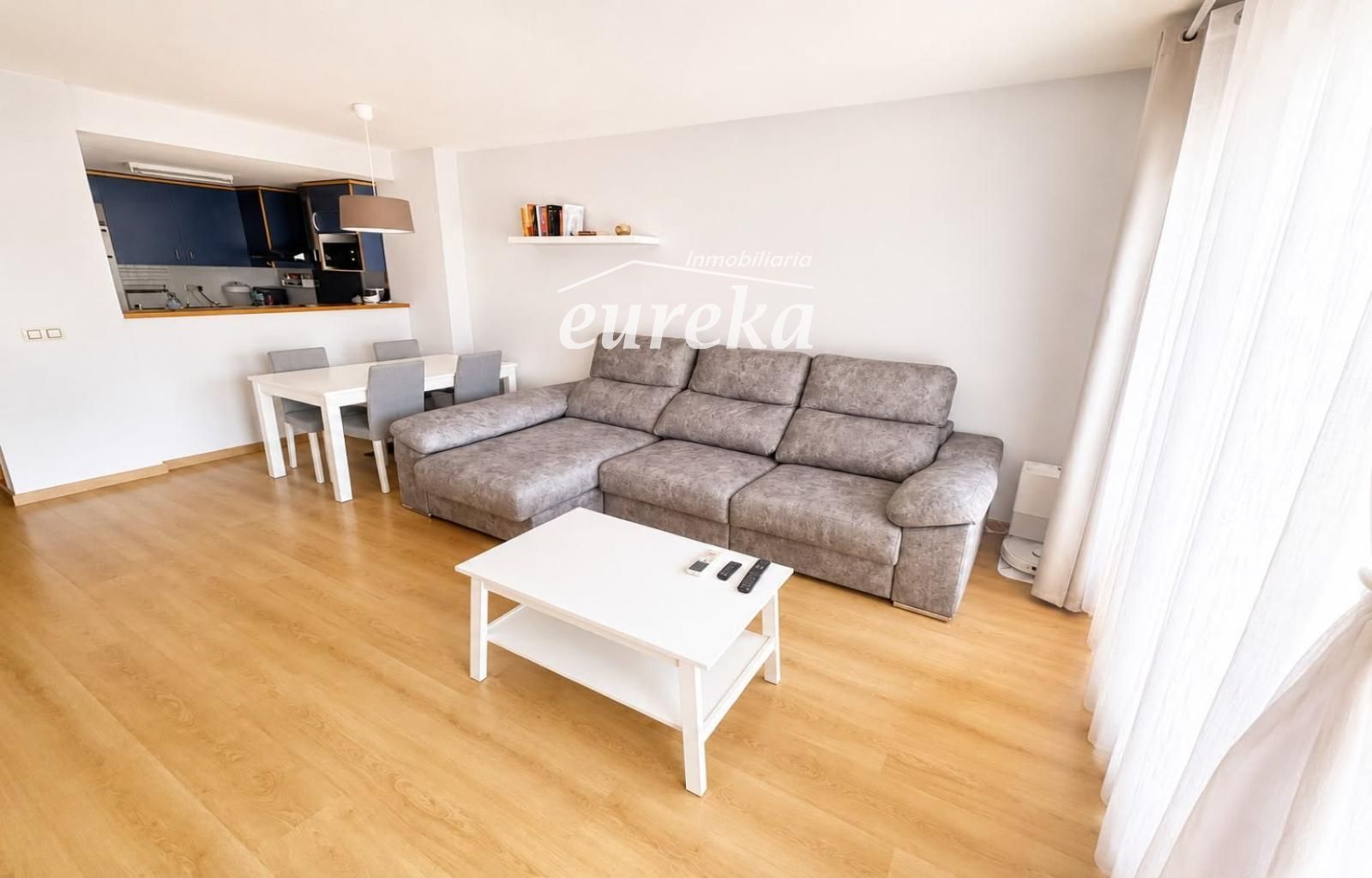 Apartamento con piscina, amplia terraza y parking en Santa Margarida (Roses)
