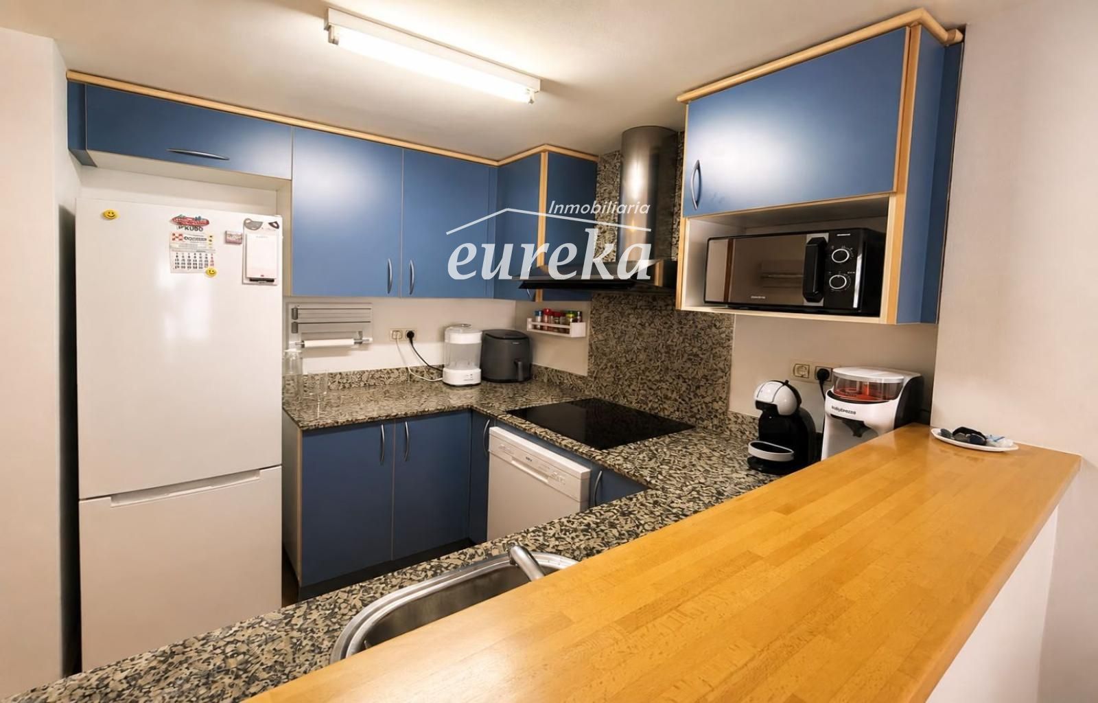 Apartamento con piscina, amplia terraza y parking en Santa Margarida (Roses)