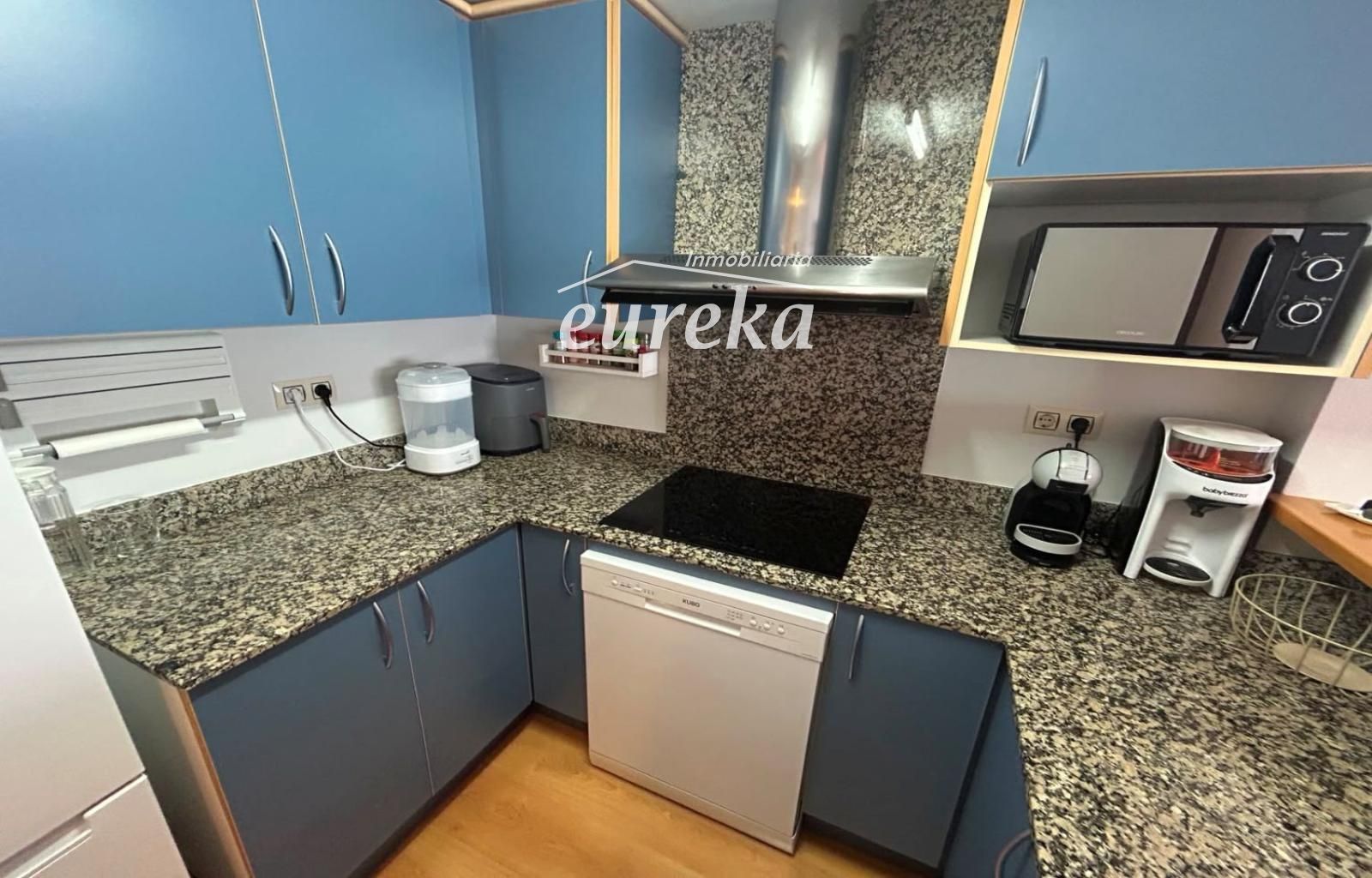Apartamento con piscina, amplia terraza y parking en Santa Margarida (Roses)