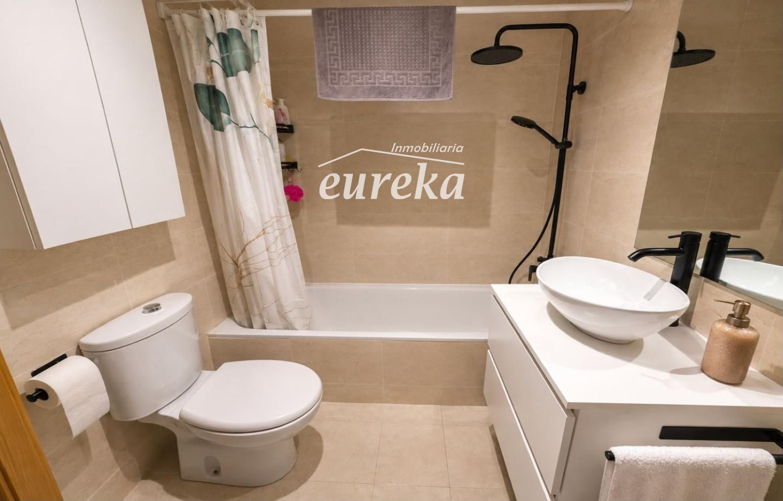 Apartamento con piscina, amplia terraza y parking en Santa Margarida (Roses)