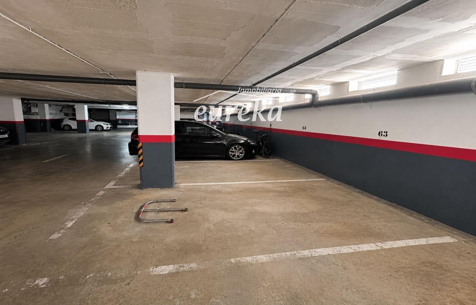 Apartamento con piscina, amplia terraza y parking en Santa Margarida (Roses)