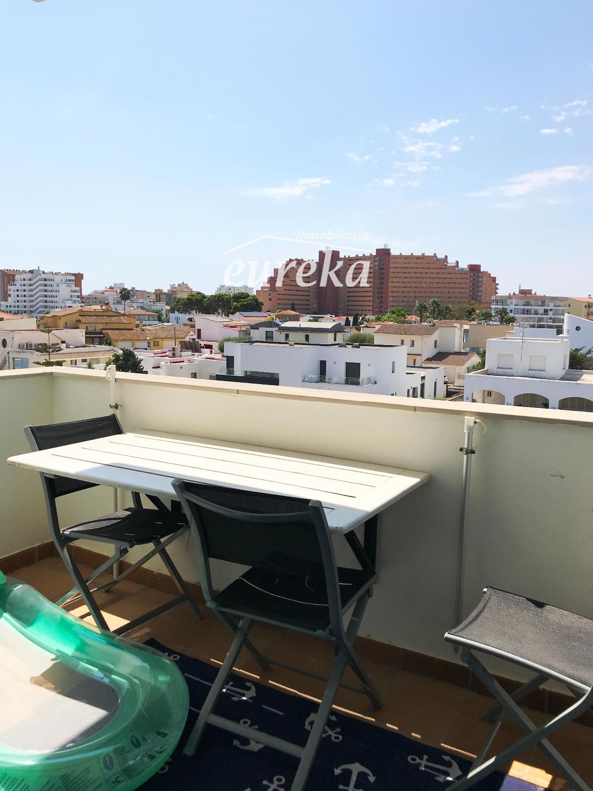 3-Zimmer-Wohnung mit Pool und privatem Parkplatz in Santa Margarita Roses