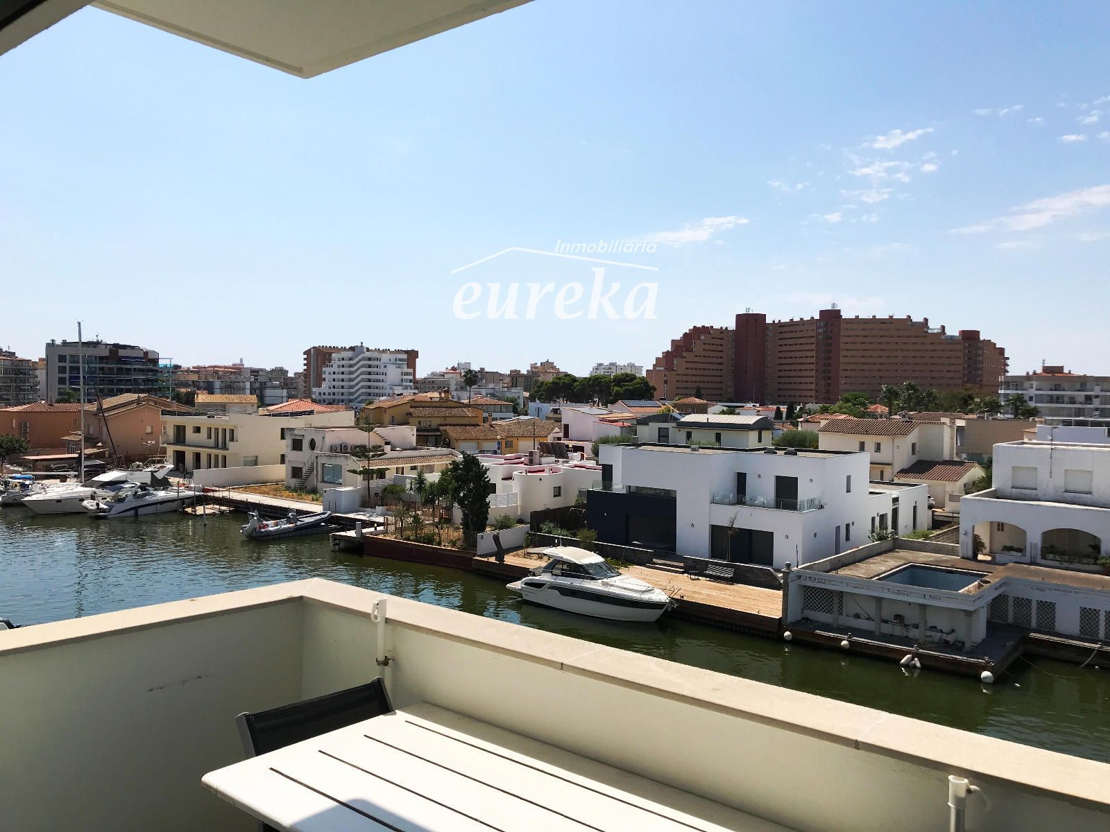 3-Zimmer-Wohnung mit Pool und privatem Parkplatz in Santa Margarita Roses
