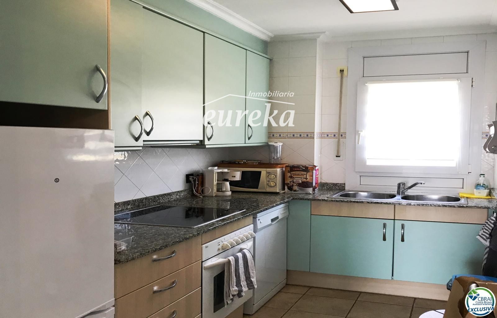 3-Zimmer-Wohnung mit Pool und privatem Parkplatz in Santa Margarita Roses