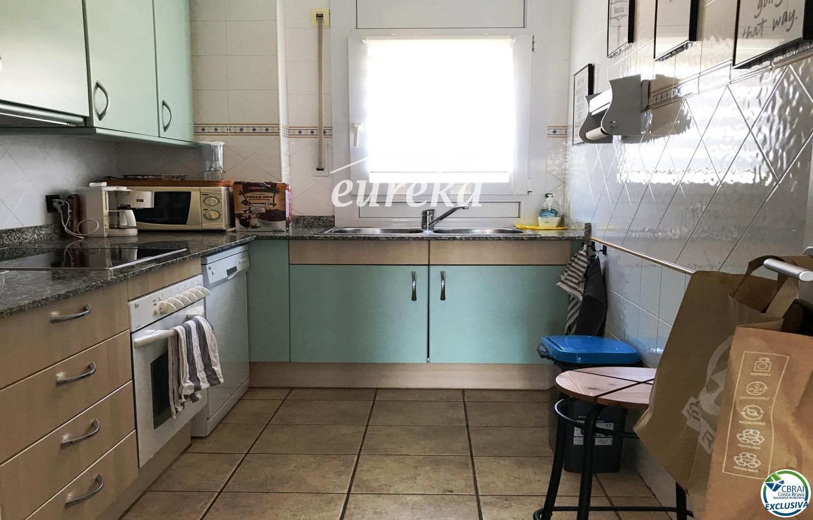 3-Zimmer-Wohnung mit Pool und privatem Parkplatz in Santa Margarita Roses