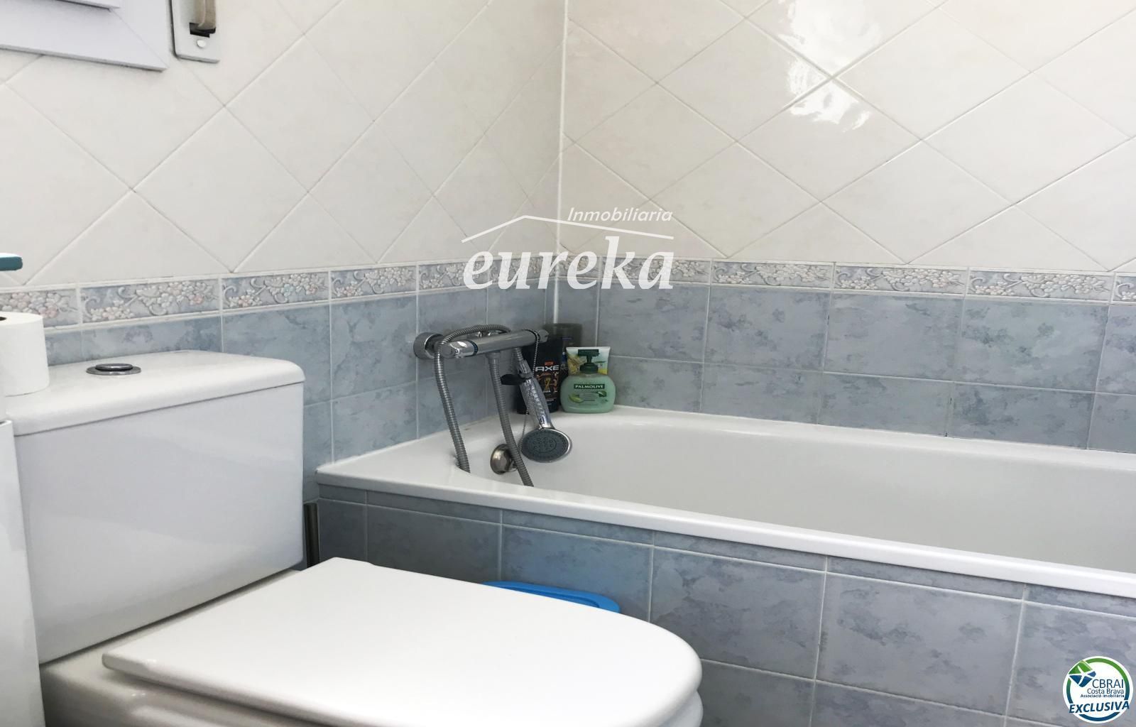 3-Zimmer-Wohnung mit Pool und privatem Parkplatz in Santa Margarita Roses