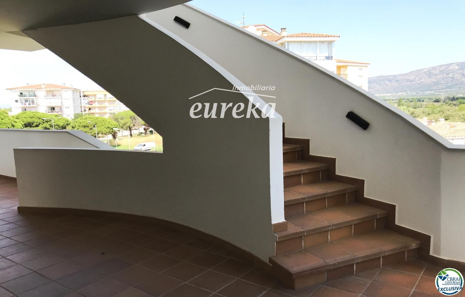 3-Zimmer-Wohnung mit Pool und privatem Parkplatz in Santa Margarita Roses
