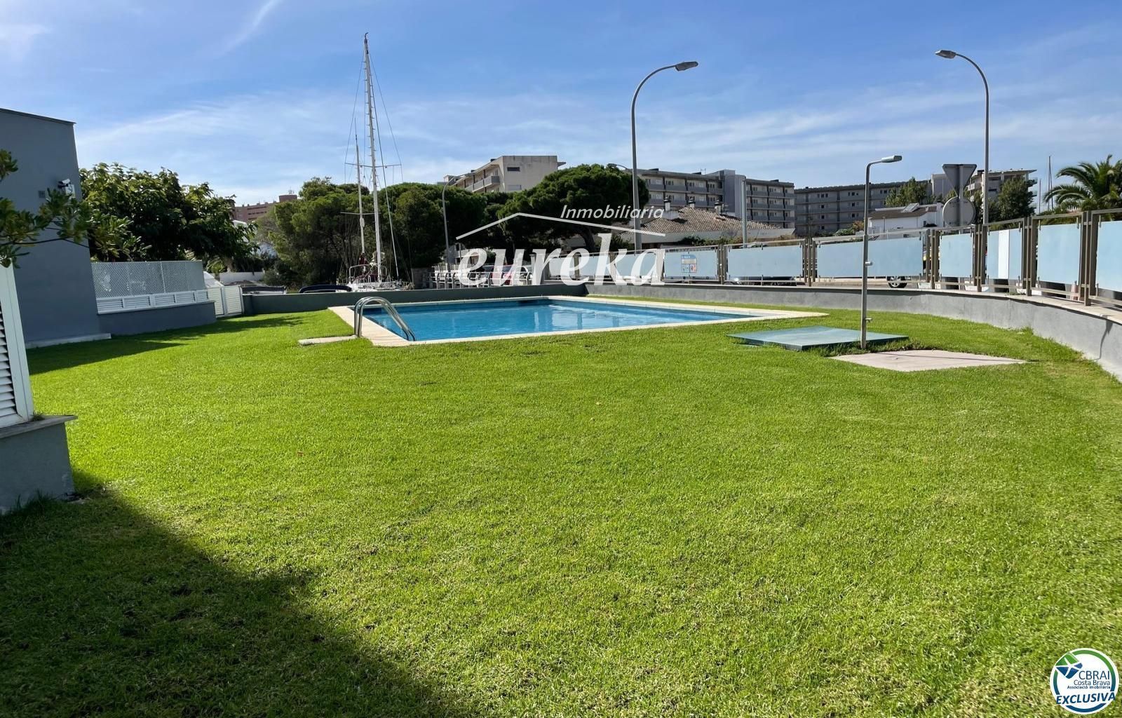 3-Zimmer-Wohnung mit Pool und privatem Parkplatz in Santa Margarita Roses