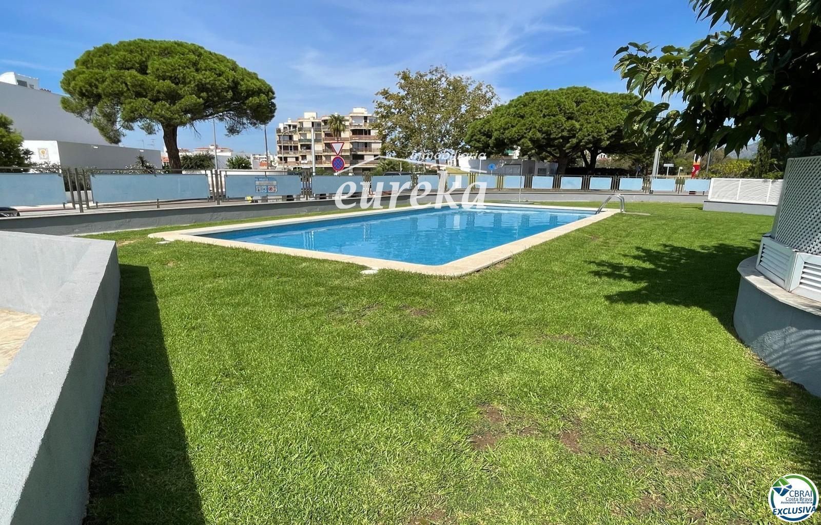 3-Zimmer-Wohnung mit Pool und privatem Parkplatz in Santa Margarita Roses