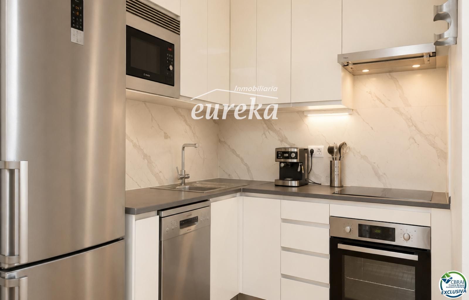 Fully renovated apartment just 100 metres from the beach Tourist licence