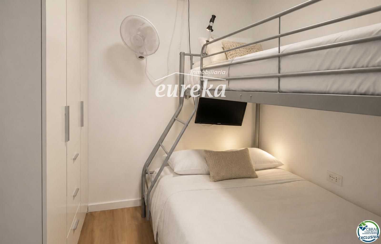 Fully renovated apartment just 100 metres from the beach Tourist licence