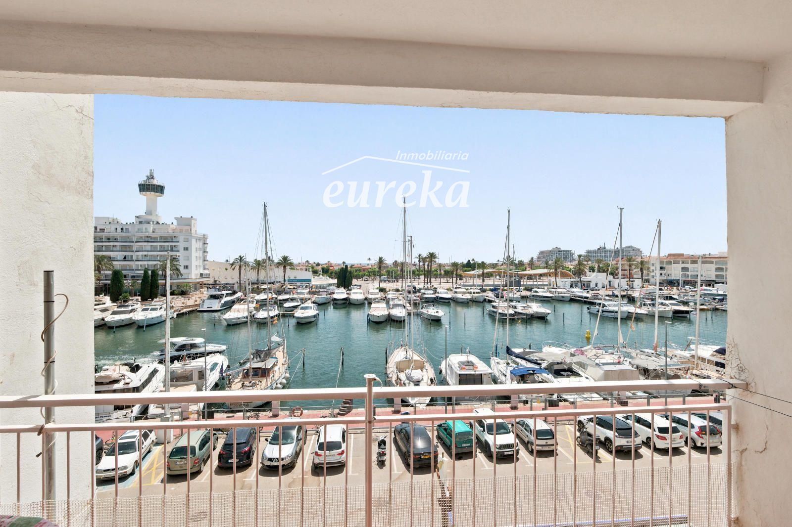 PORT GREC NAUTICA Large studio with sleeping cabin for renovation, with views of the main canal in Empuriabrava - Foto 2