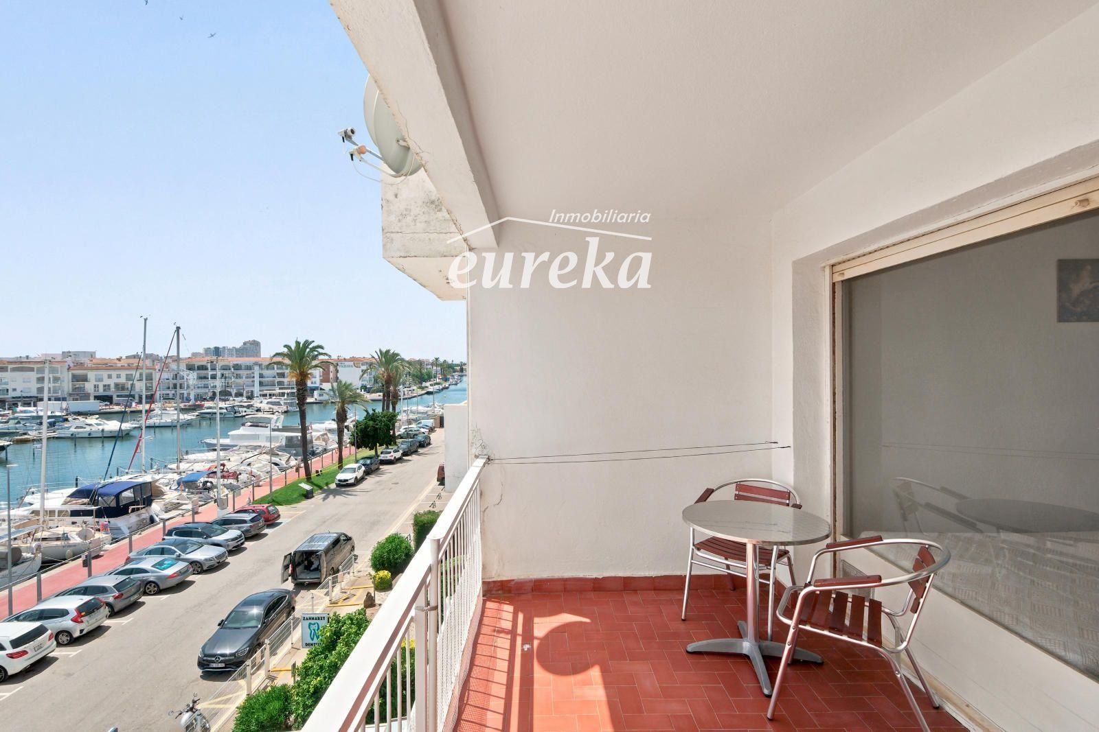 PORT GREC NAUTICA Large studio with sleeping cabin for renovation, with views of the main canal in Empuriabrava - Foto 4