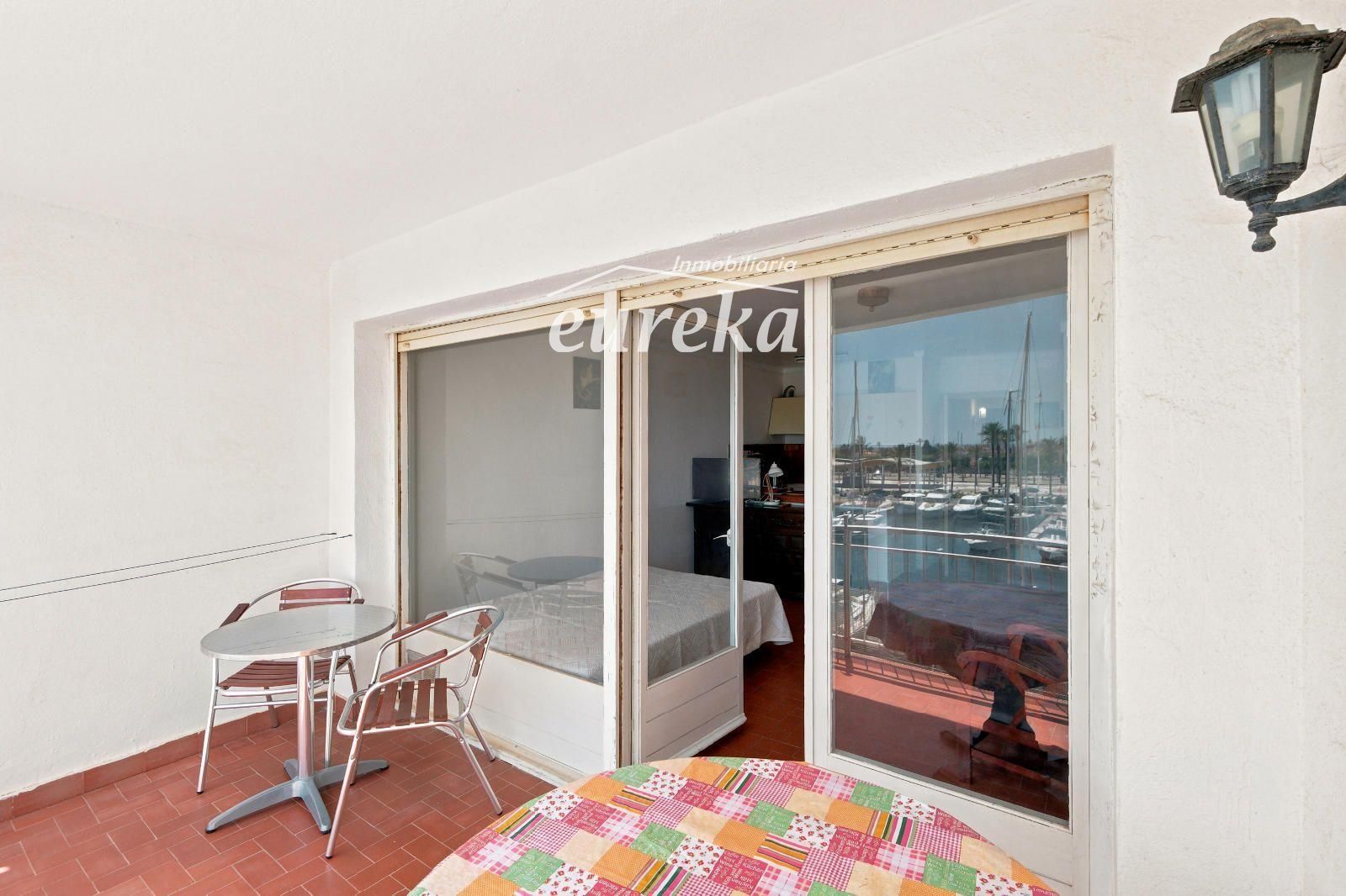 PORT GREC NAUTICA Large studio with sleeping cabin for renovation, with views of the main canal in Empuriabrava - Foto 5