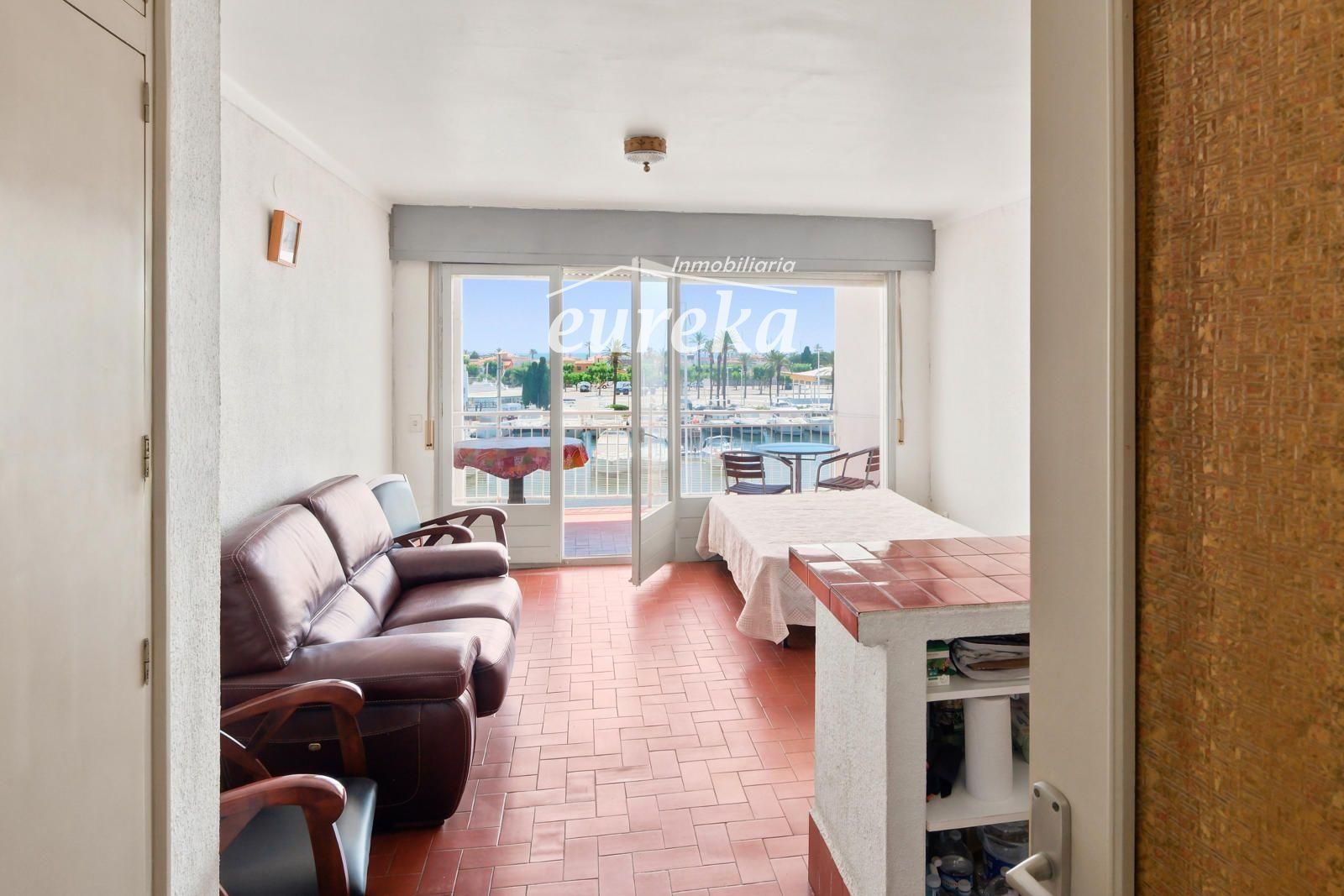 PORT GREC NAUTICA Large studio with sleeping cabin for renovation, with views of the main canal in Empuriabrava - Foto 15