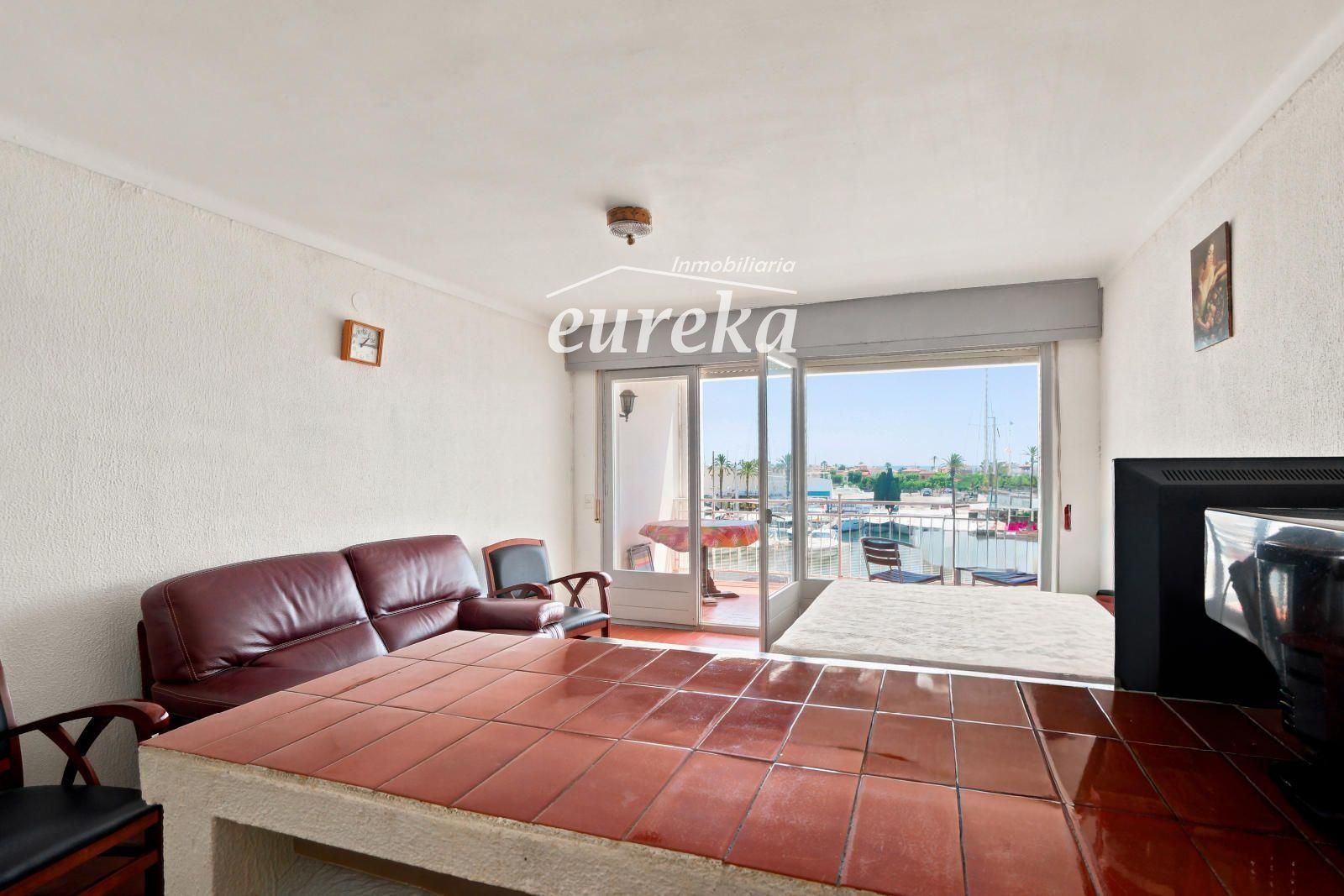 PORT GREC NAUTICA Large studio with sleeping cabin for renovation, with views of the main canal in Empuriabrava - Foto 17
