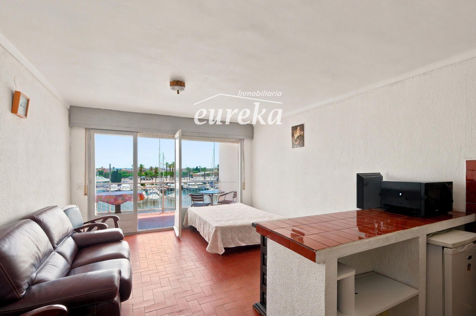 PORT GREC NAUTICA Large studio with sleeping cabin for renovation, with views of the main canal in Empuriabrava - Foto 18
