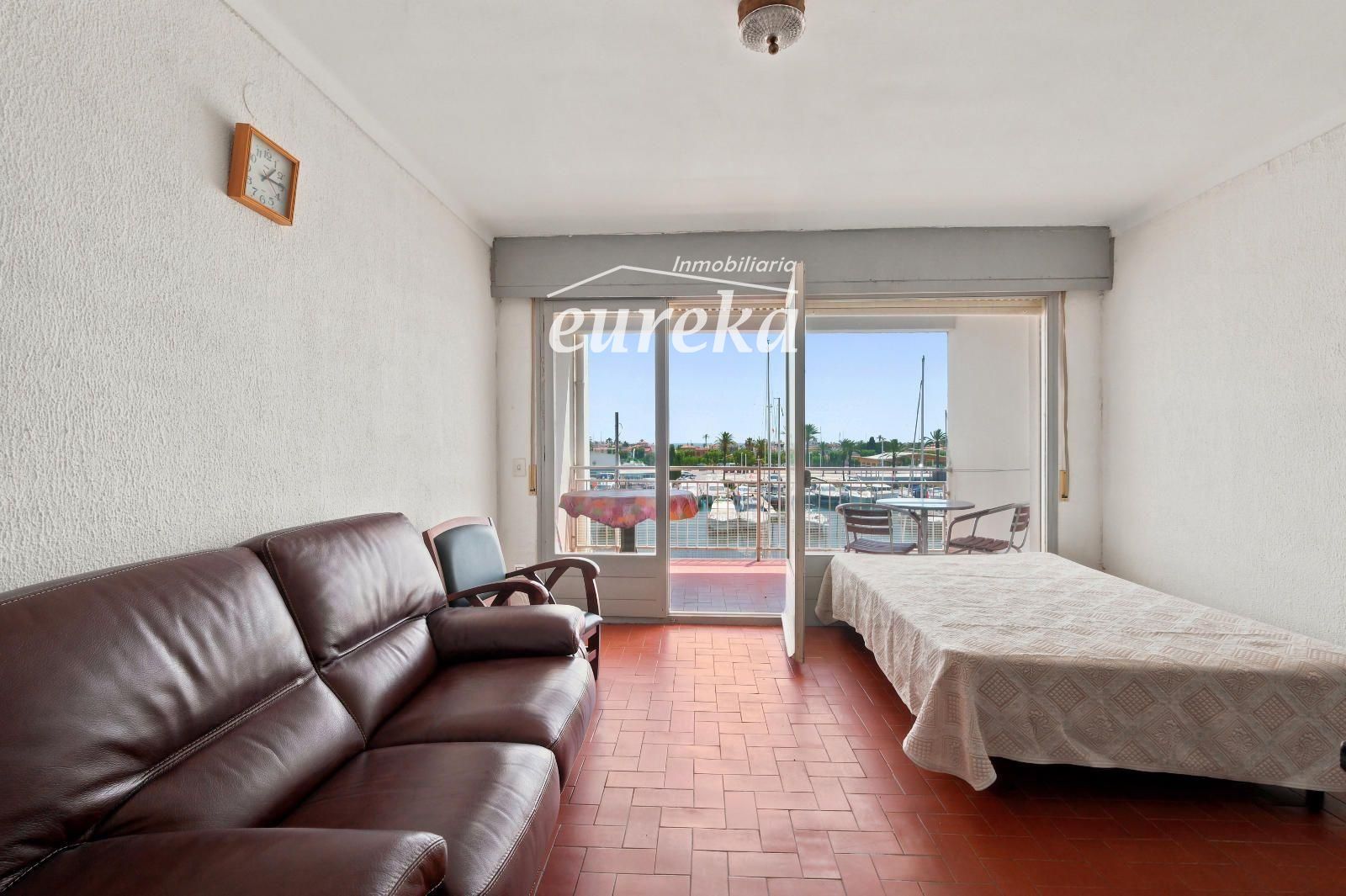 PORT GREC NAUTICA Large studio with sleeping cabin for renovation, with views of the main canal in Empuriabrava - Foto 19