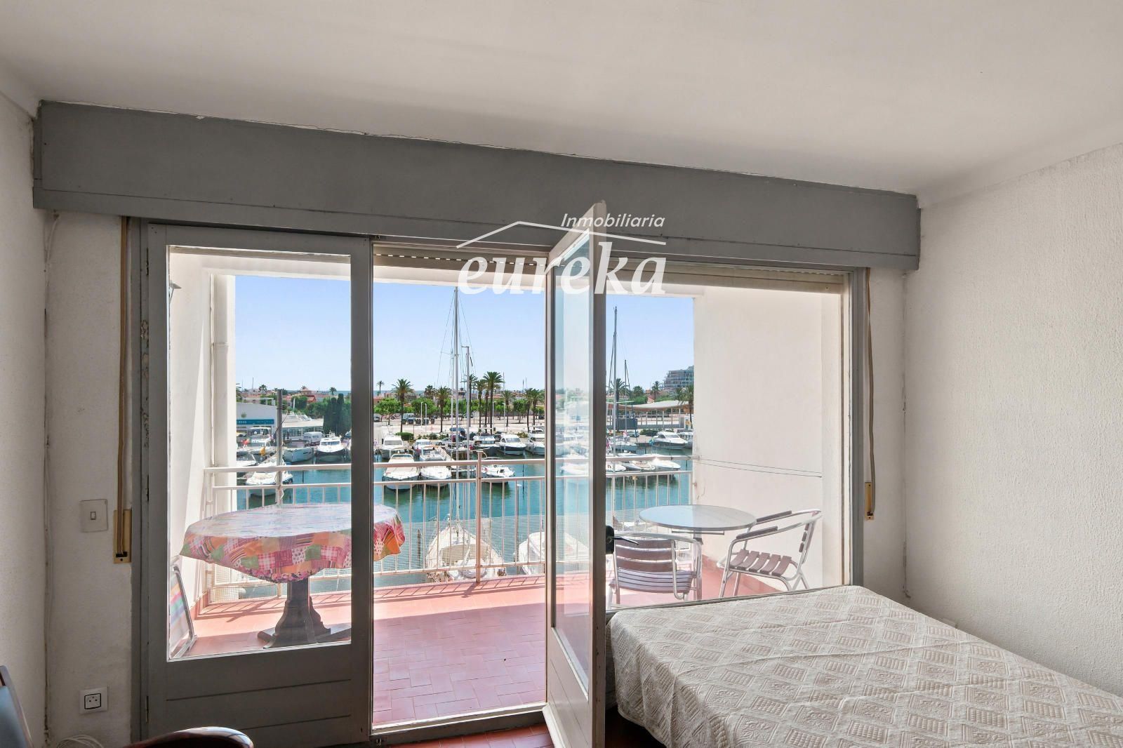 PORT GREC NAUTICA Large studio with sleeping cabin for renovation, with views of the main canal in Empuriabrava - Foto 21