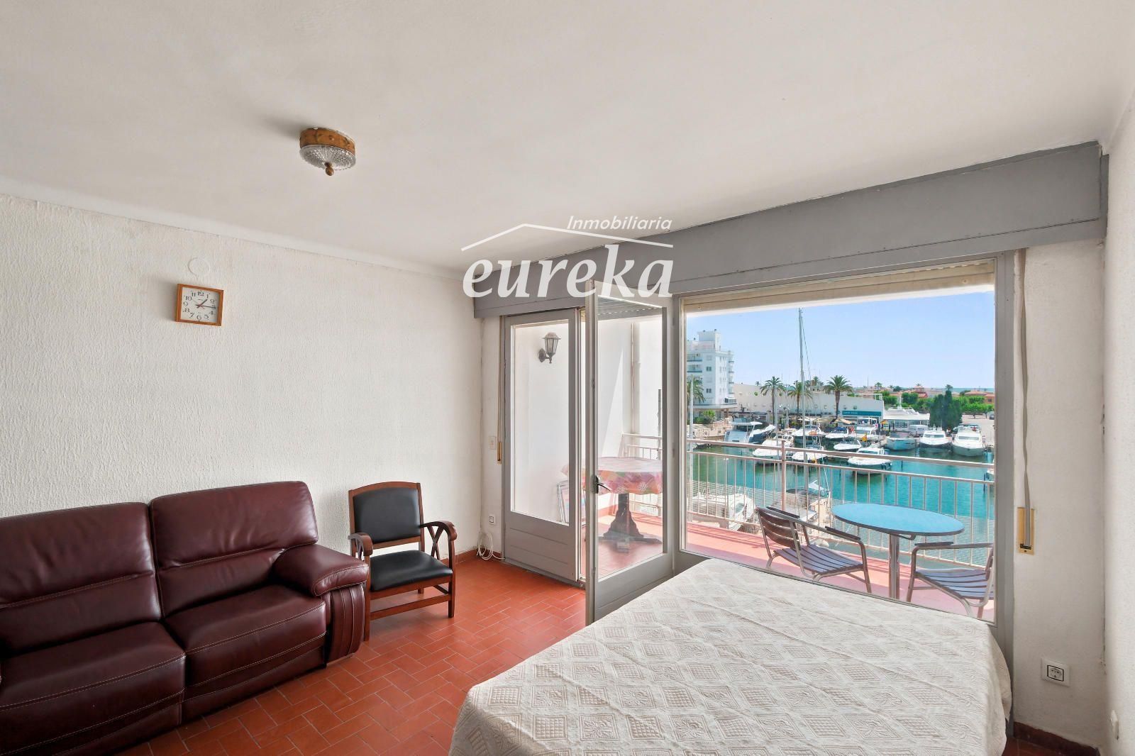 PORT GREC NAUTICA Large studio with sleeping cabin for renovation, with views of the main canal in Empuriabrava - Foto 22