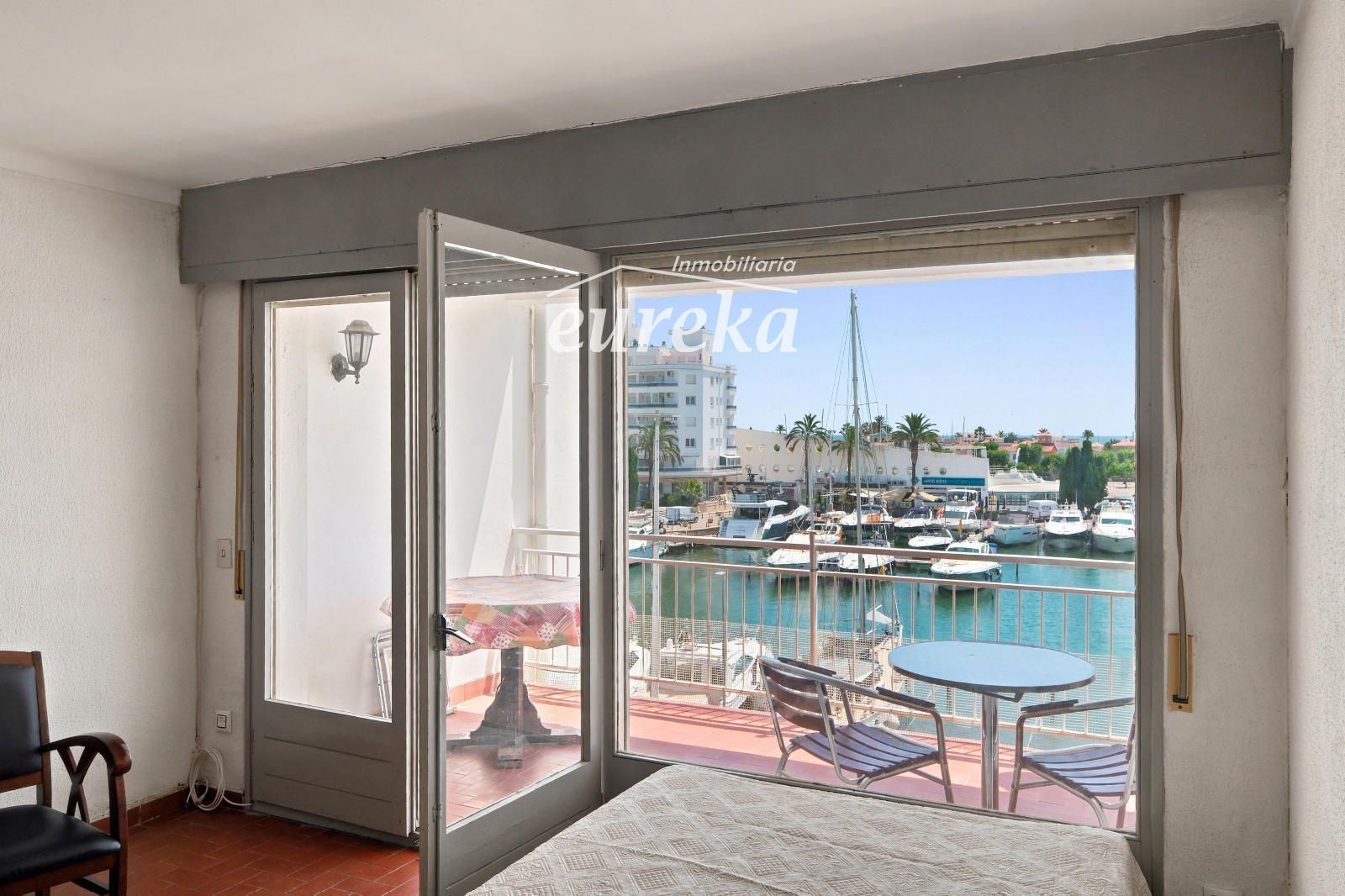 PORT GREC NAUTICA Large studio with sleeping cabin for renovation, with views of the main canal in Empuriabrava - Foto 23