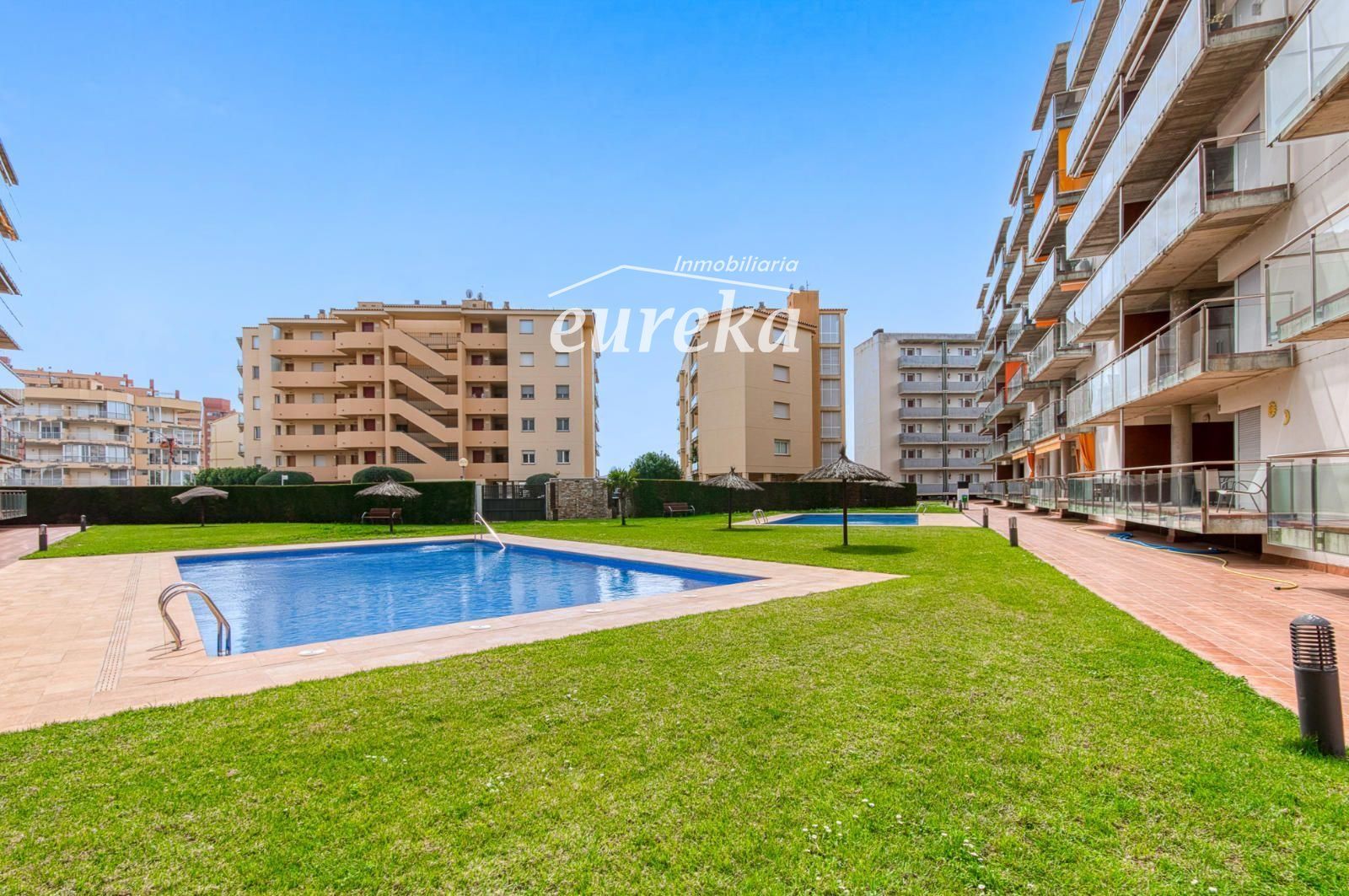 Luminoso ático con terraza, piscinas, parking y trastero en Santa Margarida - Foto 8