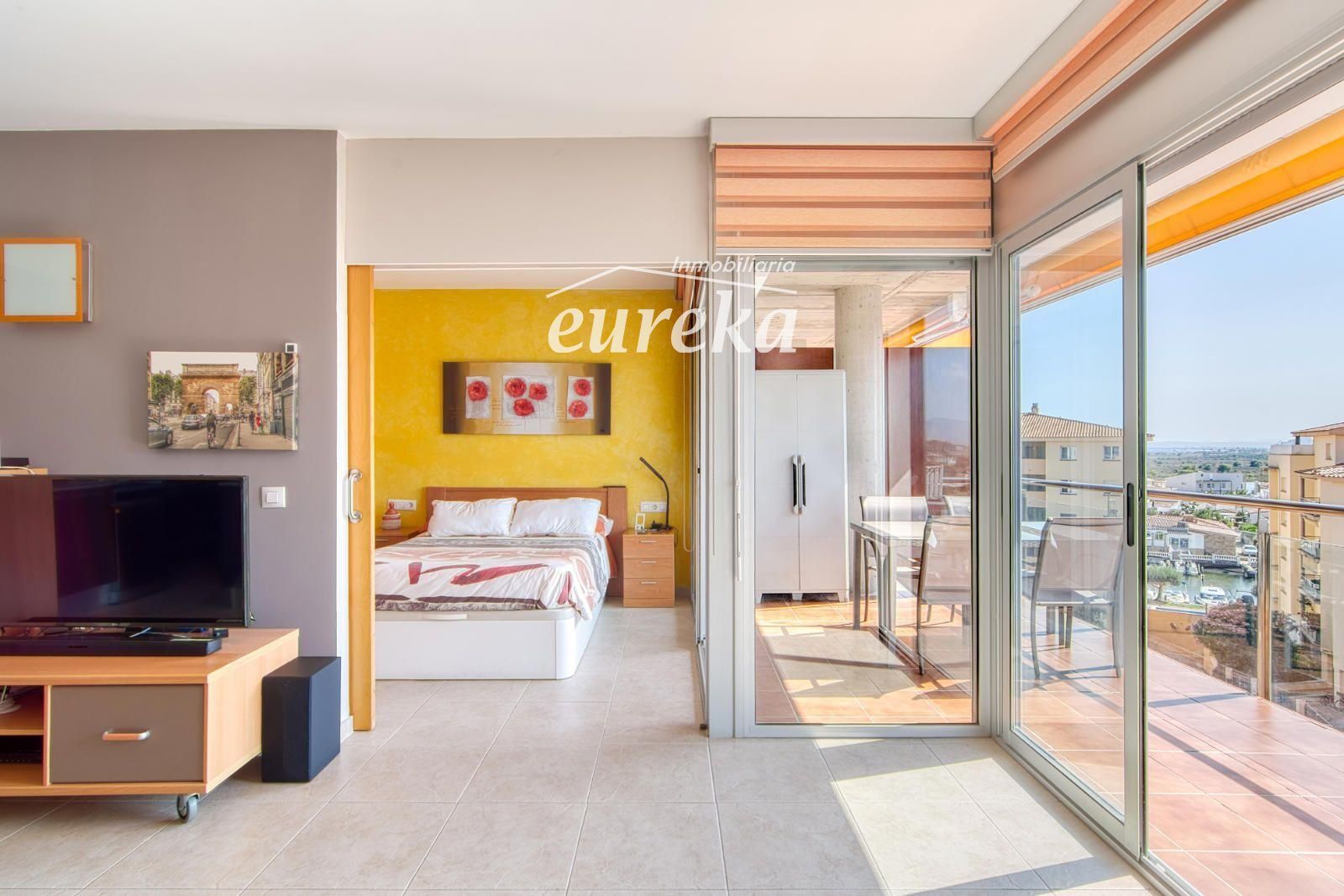Luminoso ático con terraza, piscinas, parking y trastero en Santa Margarida - Foto 10