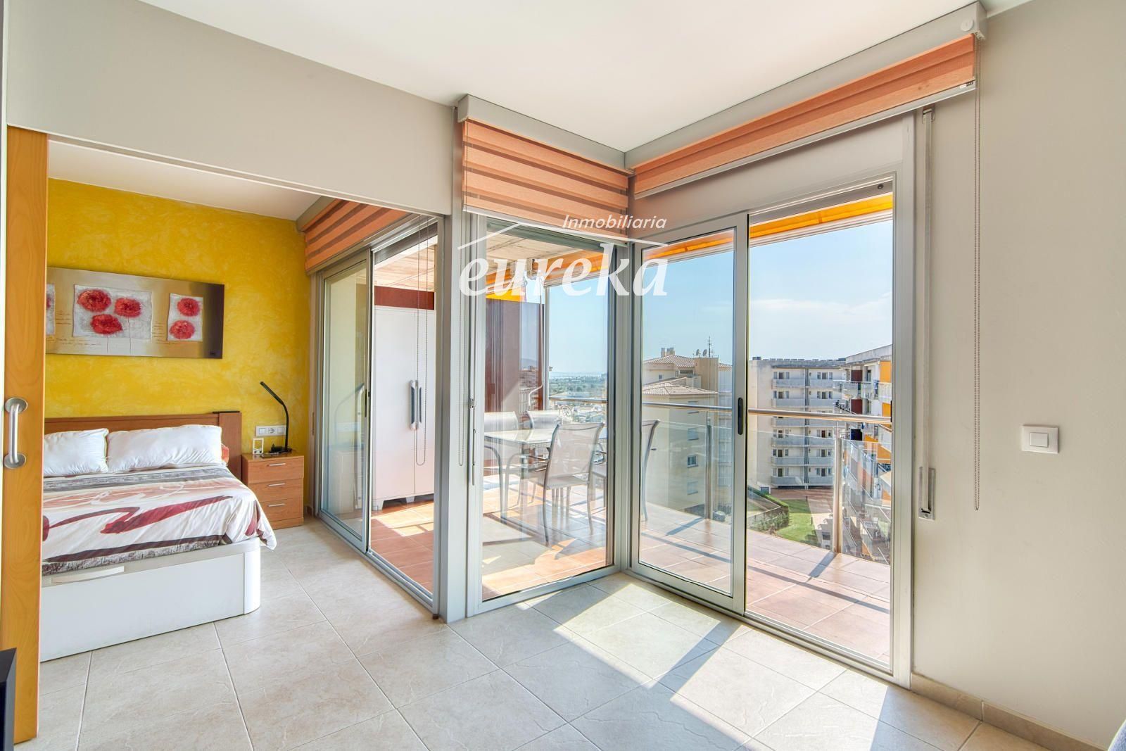 Luminoso ático con terraza, piscinas, parking y trastero en Santa Margarida - Foto 18