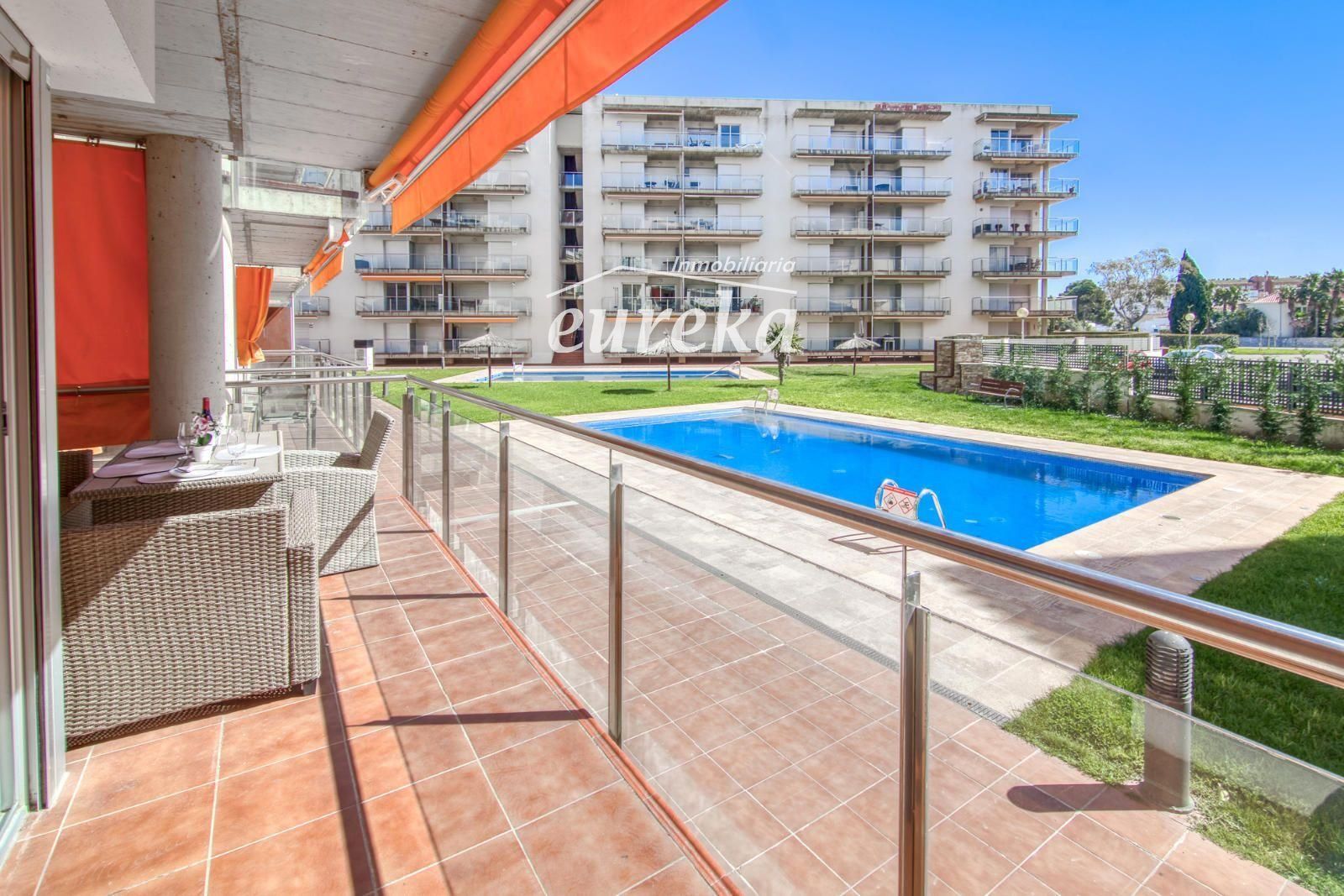 Apartamento moderno en planta baja con terraza y piscina en Santa Margarita
