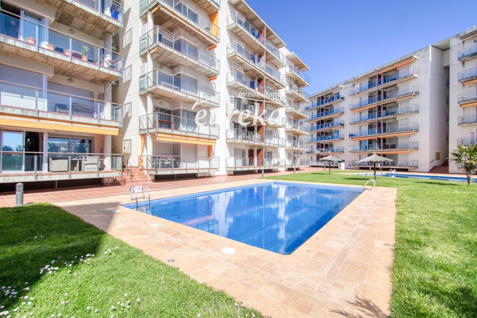 Apartamento moderno en planta baja con terraza y piscina en Santa Margarita