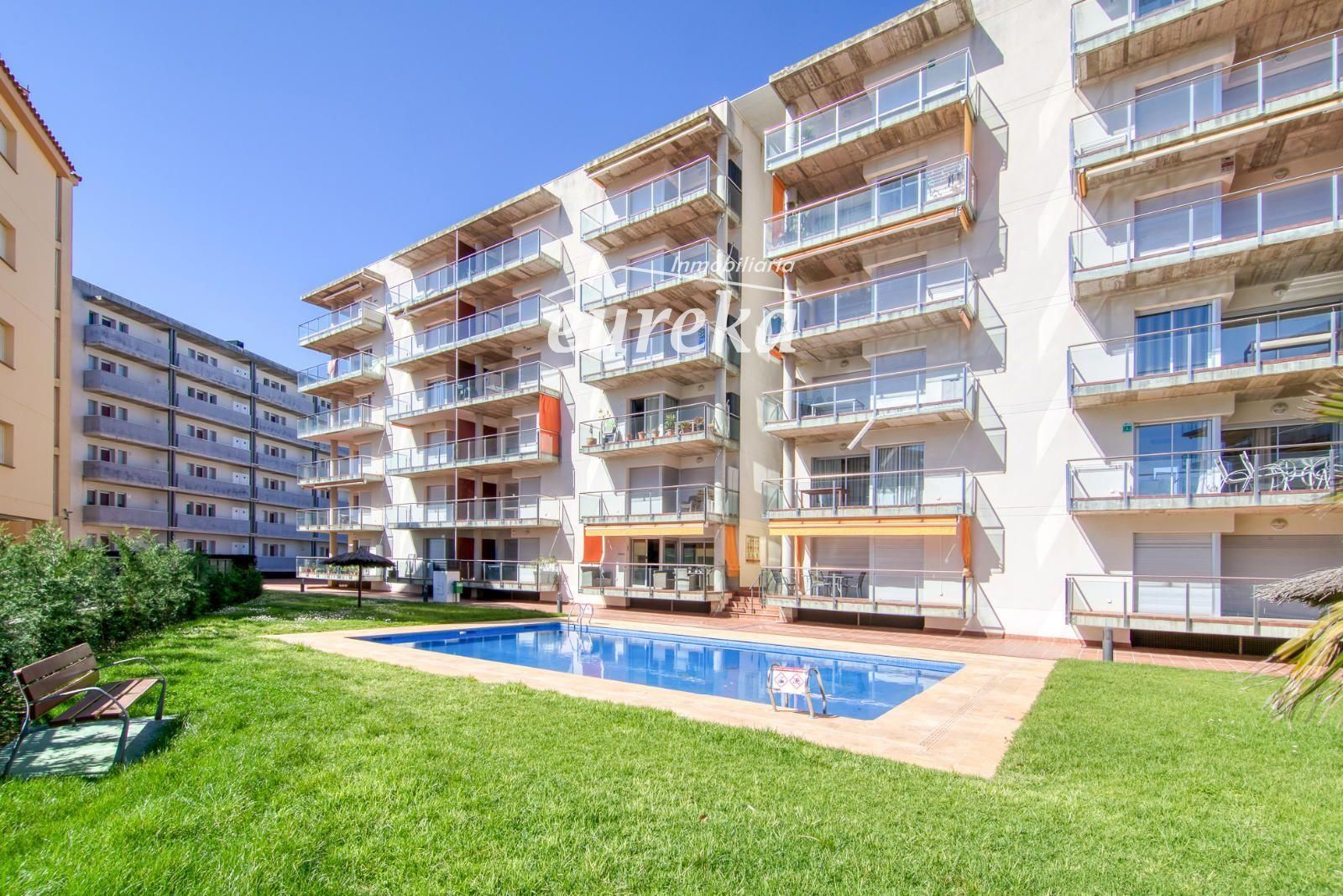 Apartamento moderno en planta baja con terraza y piscina en Santa Margarita