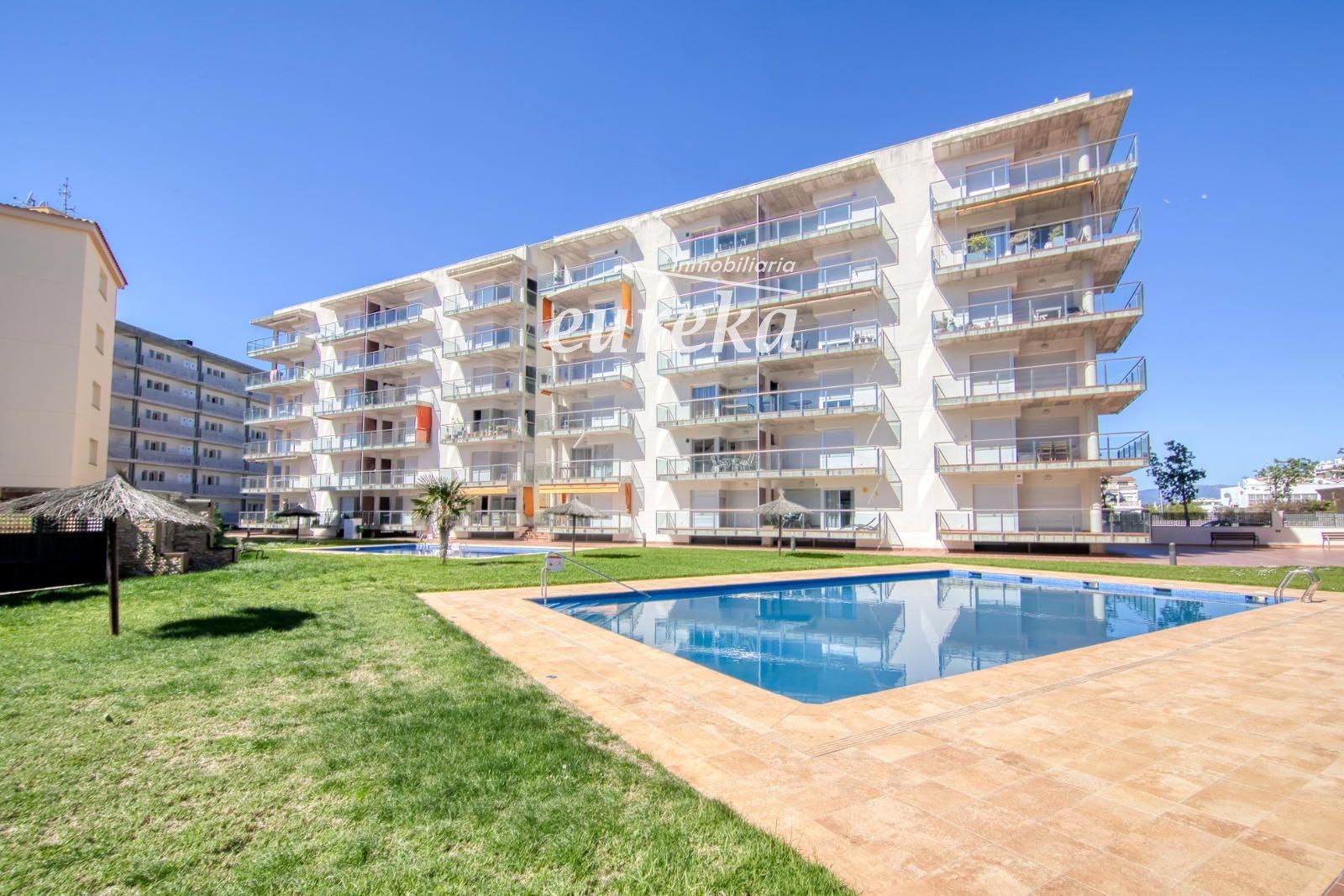 Apartamento moderno en planta baja con terraza y piscina en Santa Margarita