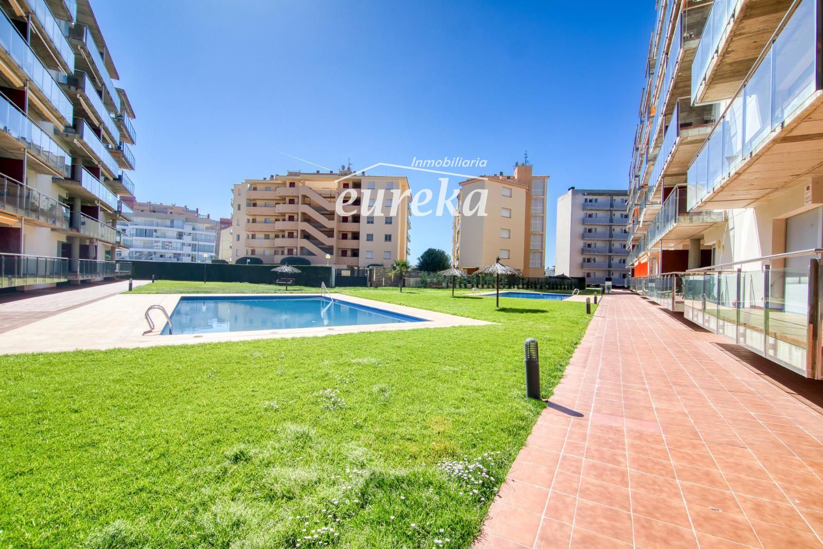 Apartamento moderno en planta baja con terraza y piscina en Santa Margarita