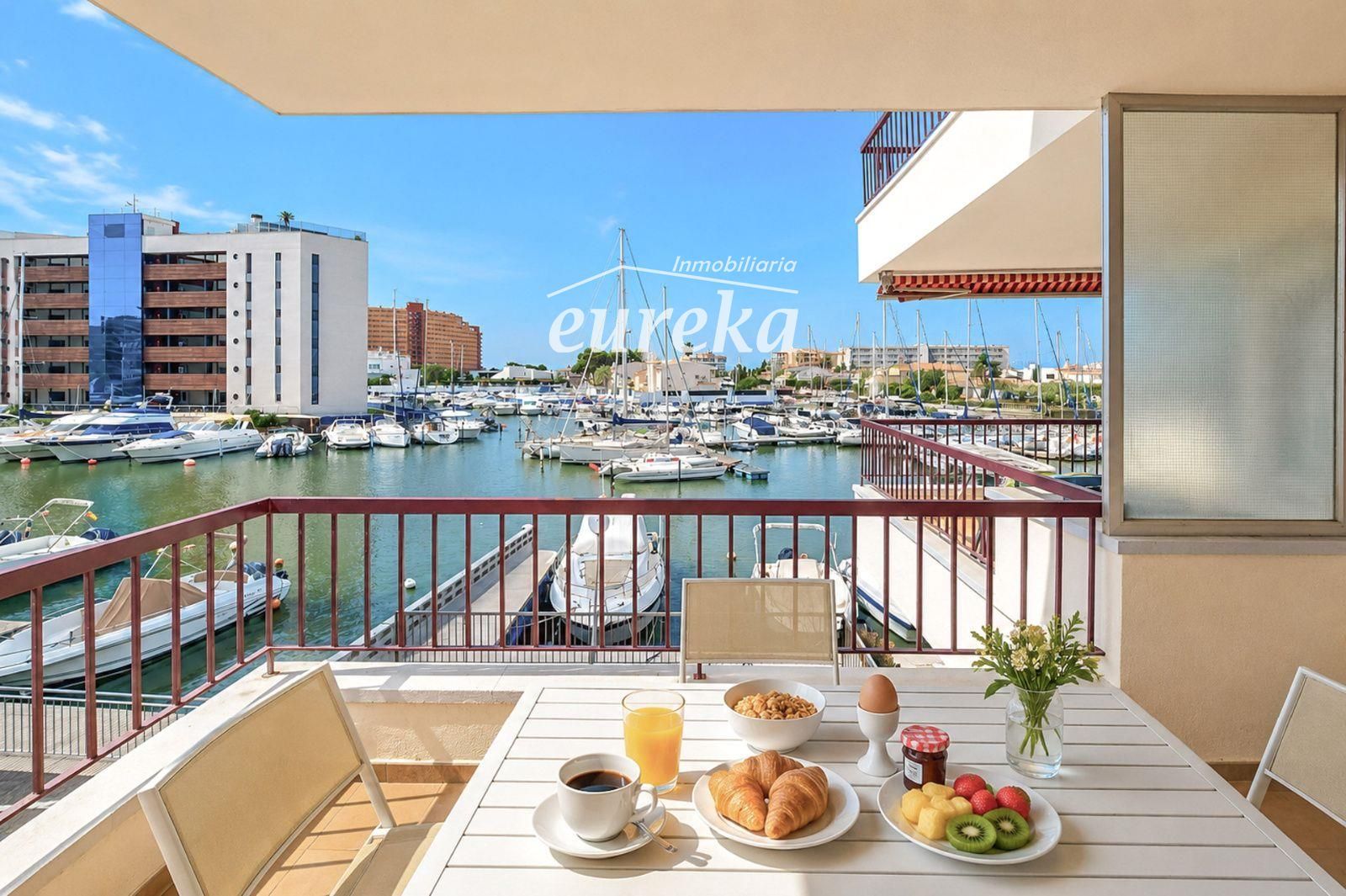 Tu rincón junto al mar en Roses: terraza con vistas al canal y parking privado