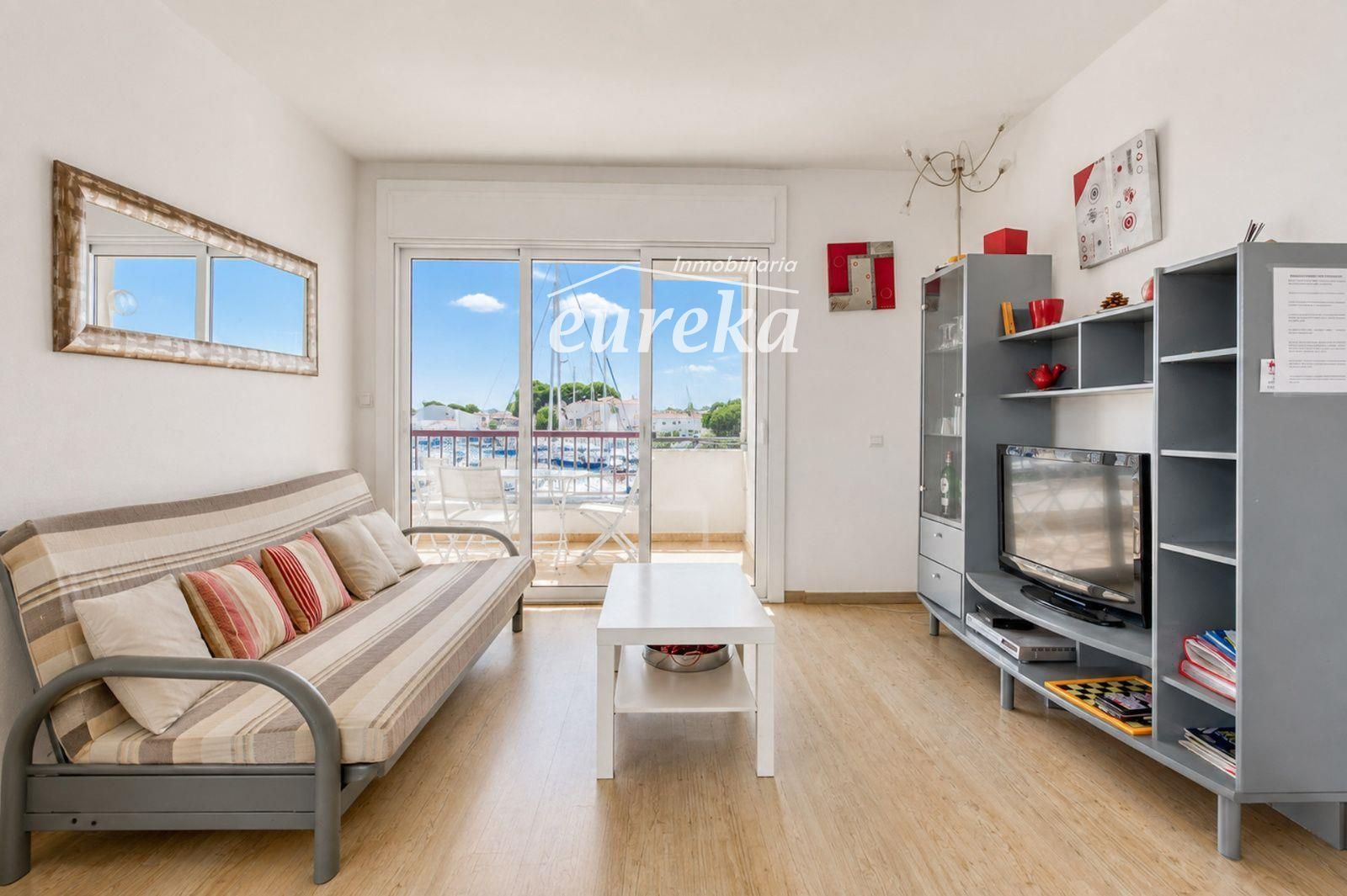 Tu rincón junto al mar en Roses: terraza con vistas al canal y parking privado