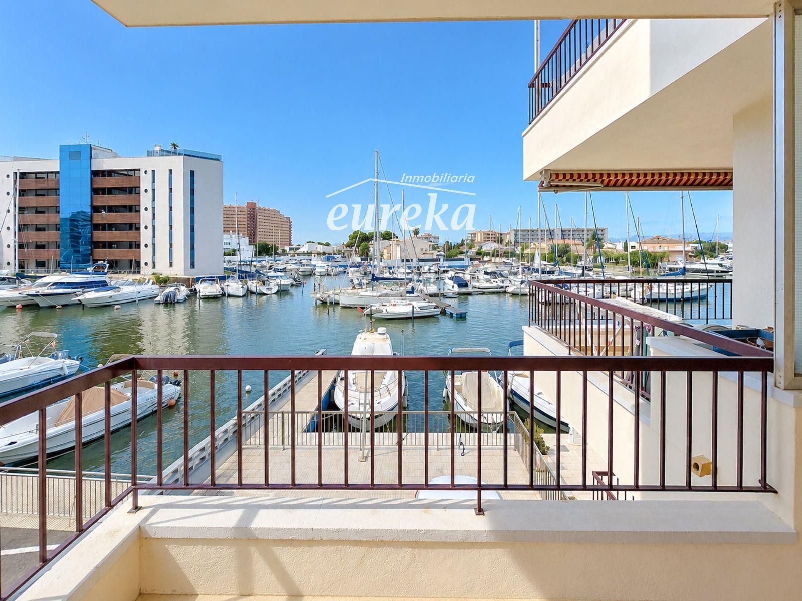 Tu rincón junto al mar en Roses: terraza con vistas al canal y parking privado