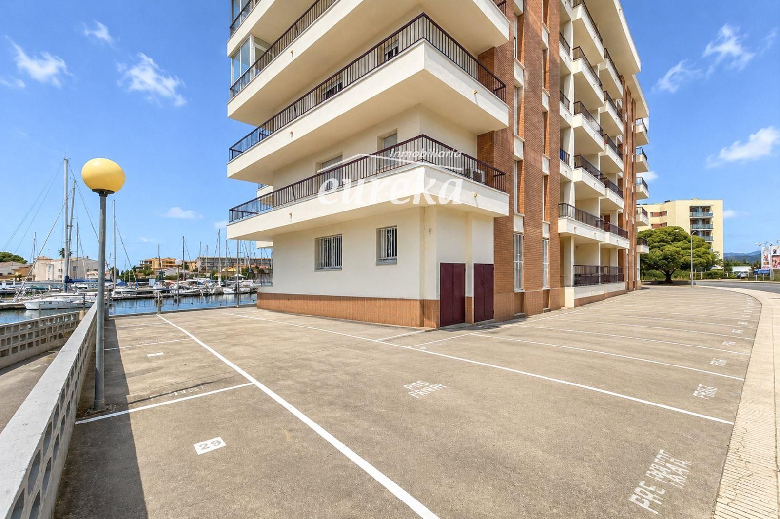 Tu rincón junto al mar en Roses: terraza con vistas al canal y parking privado