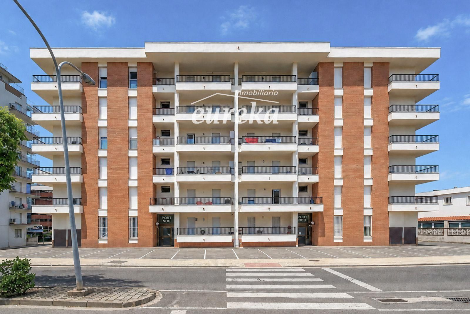 Tu rincón junto al mar en Roses: terraza con vistas al canal y parking privado