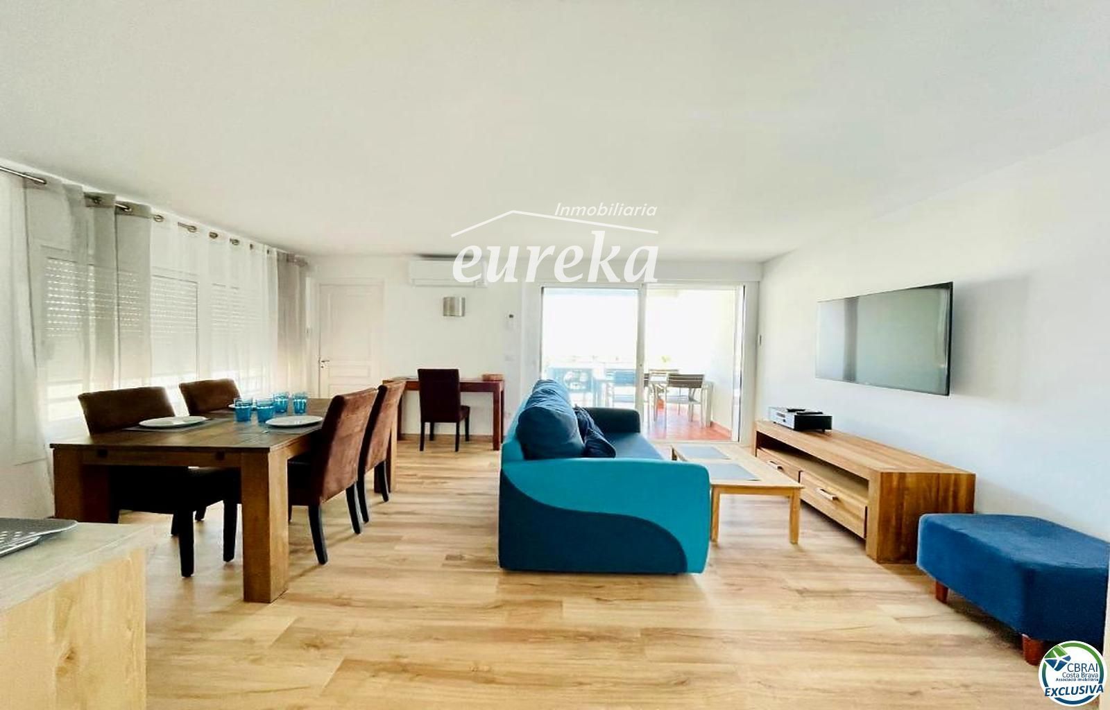 Apartamento totalmente renovado con terraza y espectaculares vistas al canal y al mar, en una de las zonas más buscadas de Empuriabrava - Foto 11