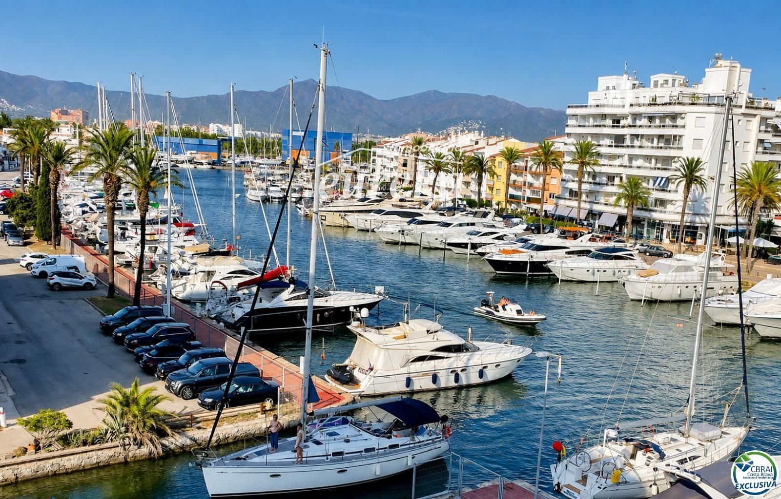 Apartamento totalmente renovado con terraza y espectaculares vistas al canal y al mar, en una de las zonas más buscadas de Empuriabrava - Foto 13