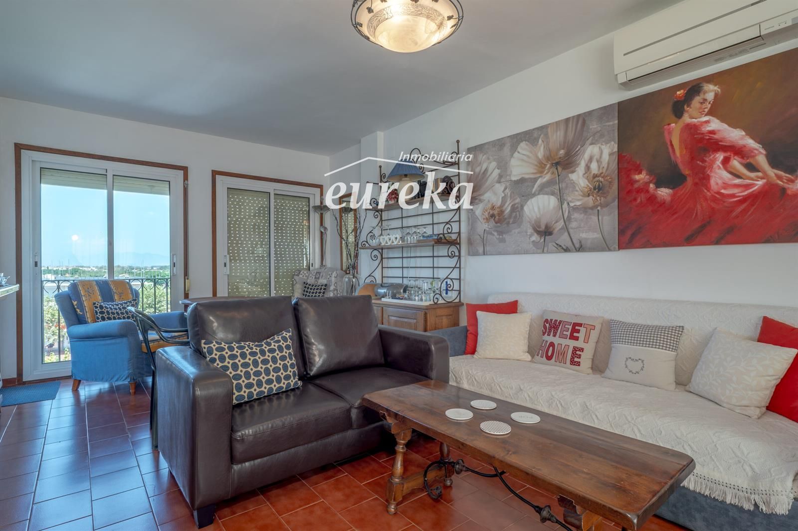 Apartament ubicat a tercera línia de mar amb piscina, jardí, i pàrquing - Foto 2