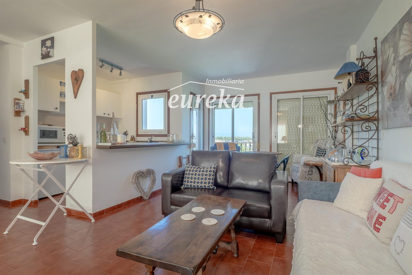 Apartament ubicat a tercera línia de mar amb piscina, jardí, i pàrquing - Foto 3