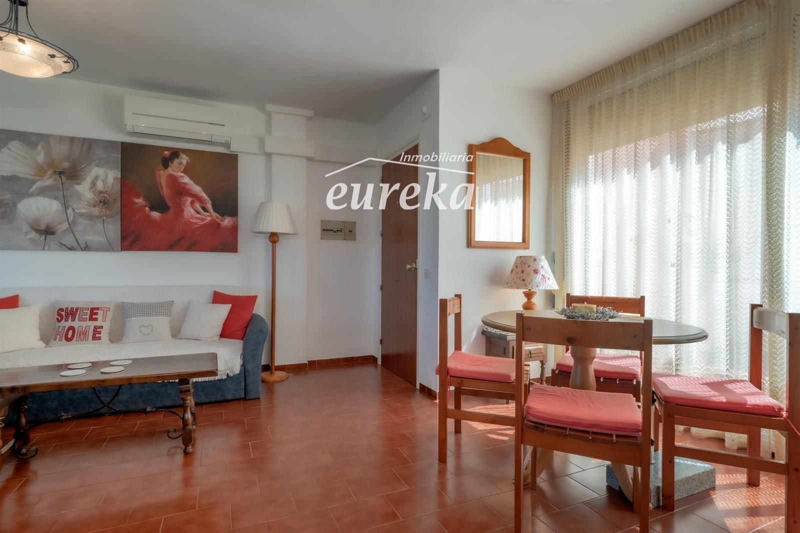 Apartament ubicat a tercera línia de mar amb piscina, jardí, i pàrquing - Foto 5