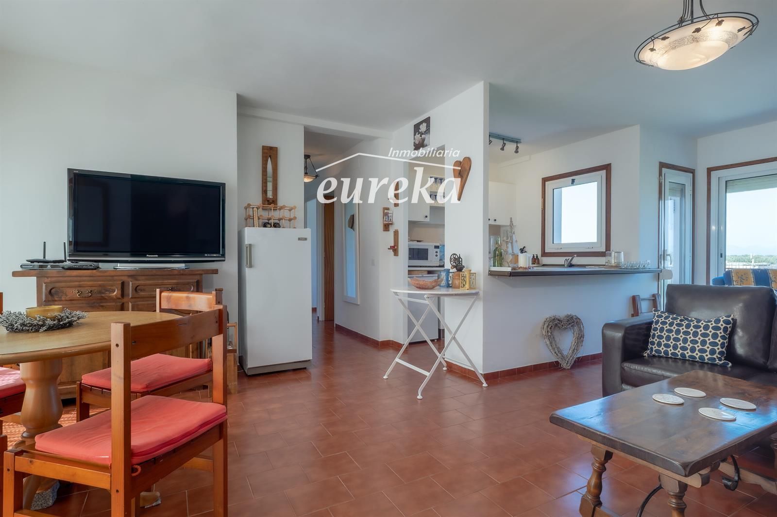 Apartament ubicat a tercera línia de mar amb piscina, jardí, i pàrquing - Foto 6