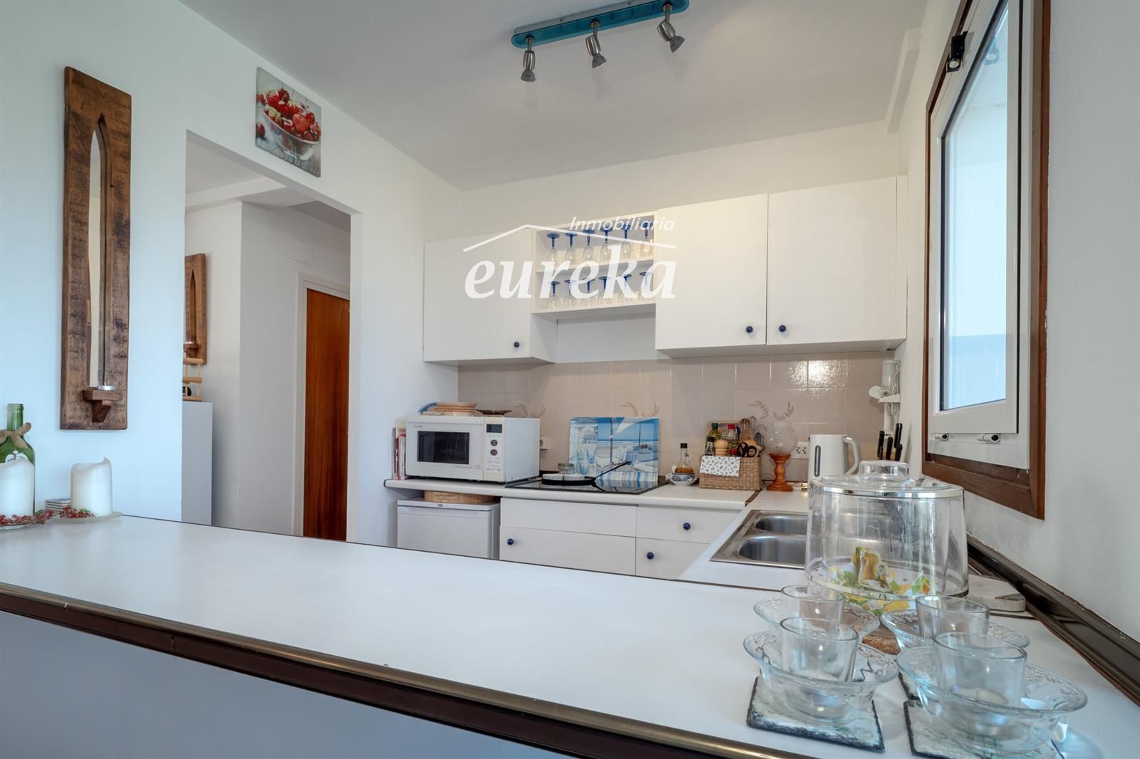 Apartament ubicat a tercera línia de mar amb piscina, jardí, i pàrquing - Foto 9