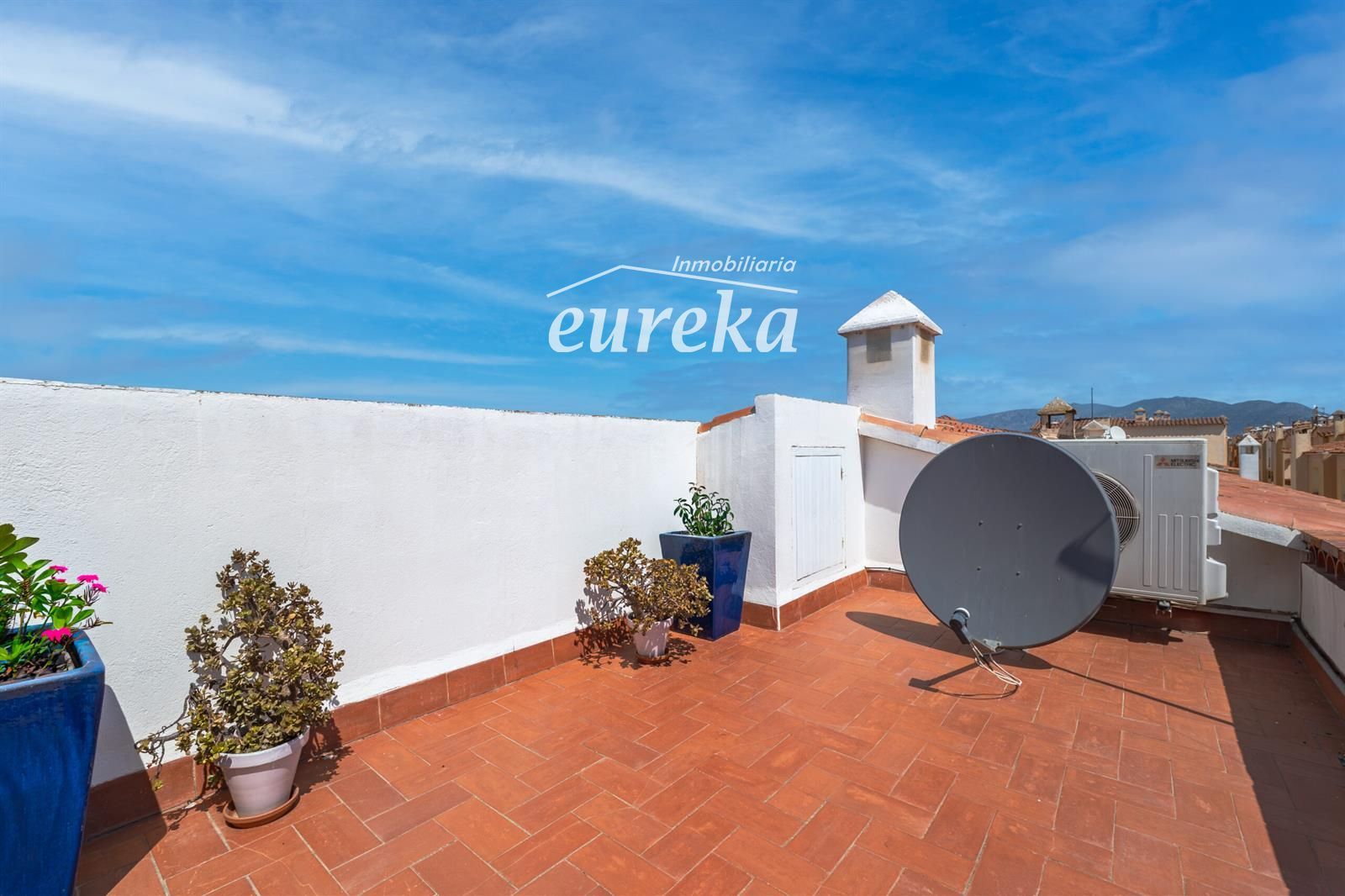 Apartament ubicat a tercera línia de mar amb piscina, jardí, i pàrquing - Foto 19