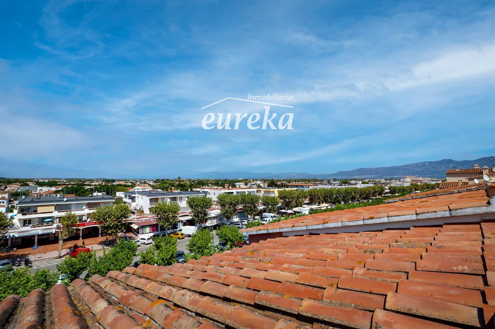 Apartament ubicat a tercera línia de mar amb piscina, jardí, i pàrquing - Foto 20