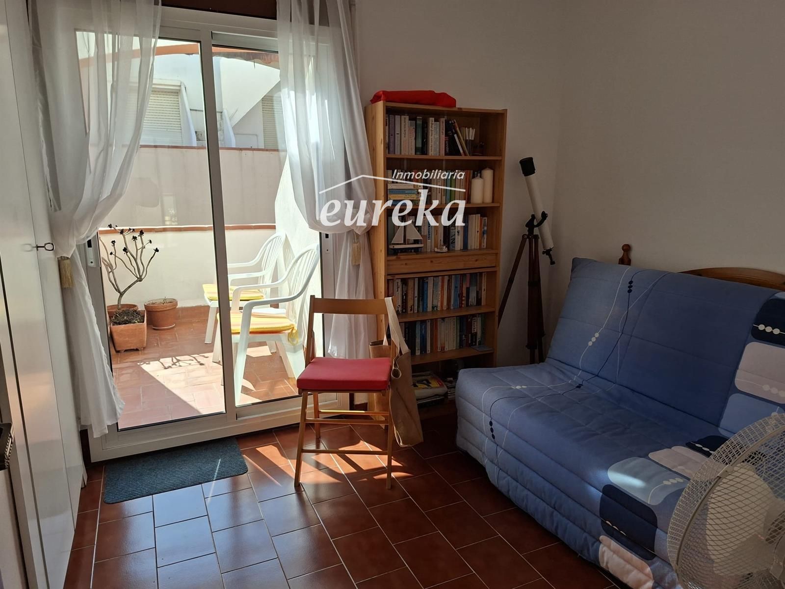 Apartament ubicat a tercera línia de mar amb piscina, jardí, i pàrquing - Foto 26